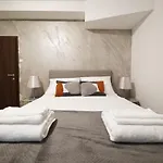 Beachfront And 게스트하우스 4*