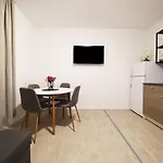Beachfront And 게스트하우스 4*