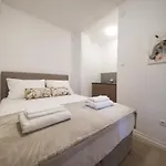 게스트하우스 Beachfront And 4*