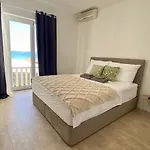 Beachfront And 4* Sukošan