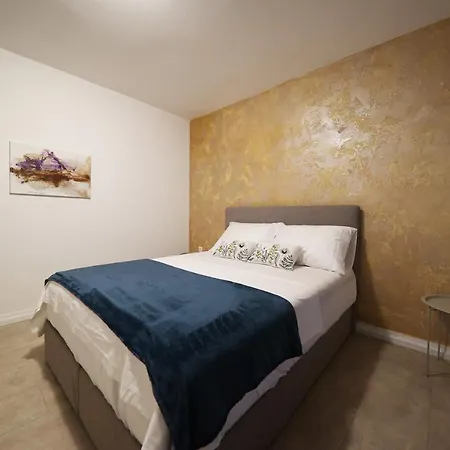 Konukevi Beachfront And 4*