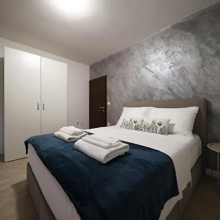 Beachfront And 4* Sukošan