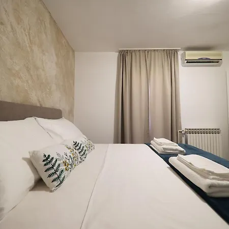 Konukevi Beachfront And 4*