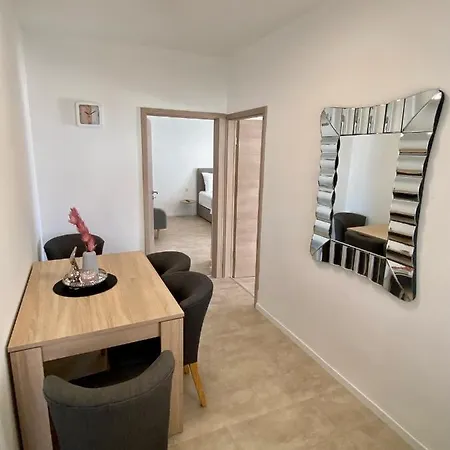 Beachfront And Konukevi Sukošan