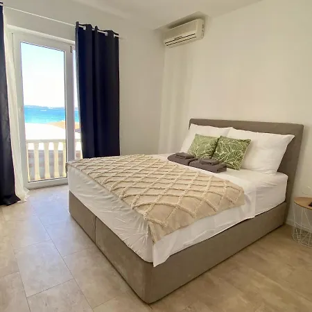 Beachfront And 4* Sukošan