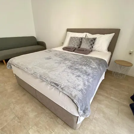 Konukevi Beachfront And 4*