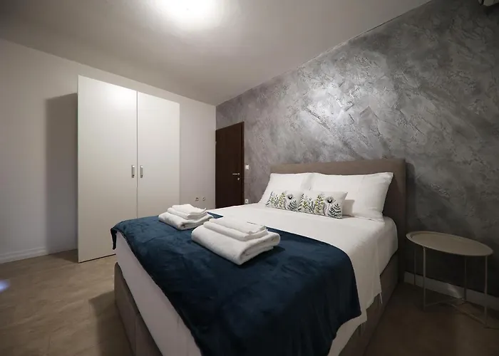 Beachfront And 4* Sukošan