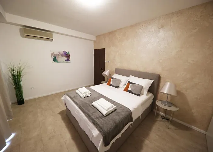 Beachfront And 4* Sukošan