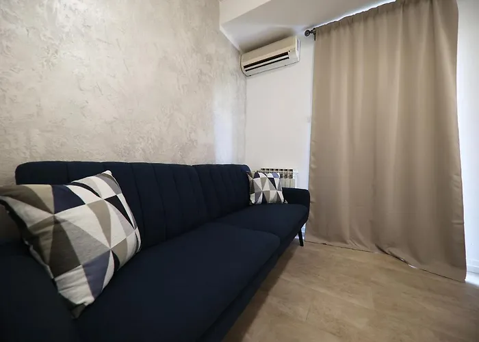 Beachfront And Gostinjska kuća 4*
