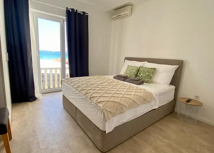 Beachfront And 4* Sukošan
