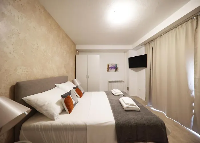 Beachfront And Gostinjska kuća