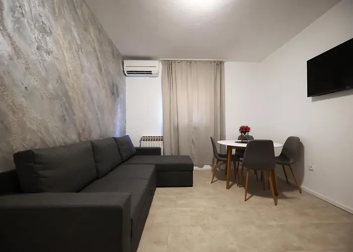 Beachfront And Gostinjska kuća Sukosan