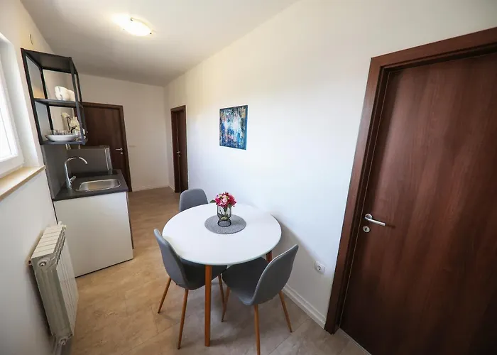 Gostinjska kuća Beachfront And Sukosan