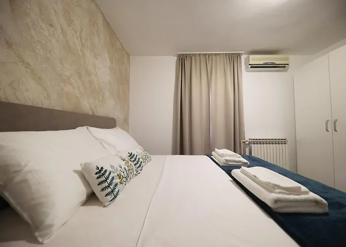 Gostinjska kuća Beachfront And 4*